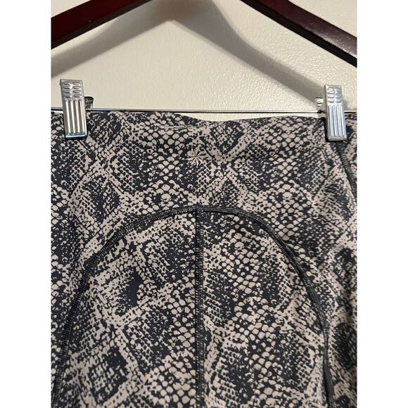 Athleta Ultimate 7/8 Tight Snake Print Sz. XXS - Picture 6 of 7
